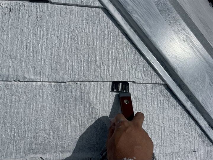 タスペーサー設置：スレート屋根の命ともいえる縁切り